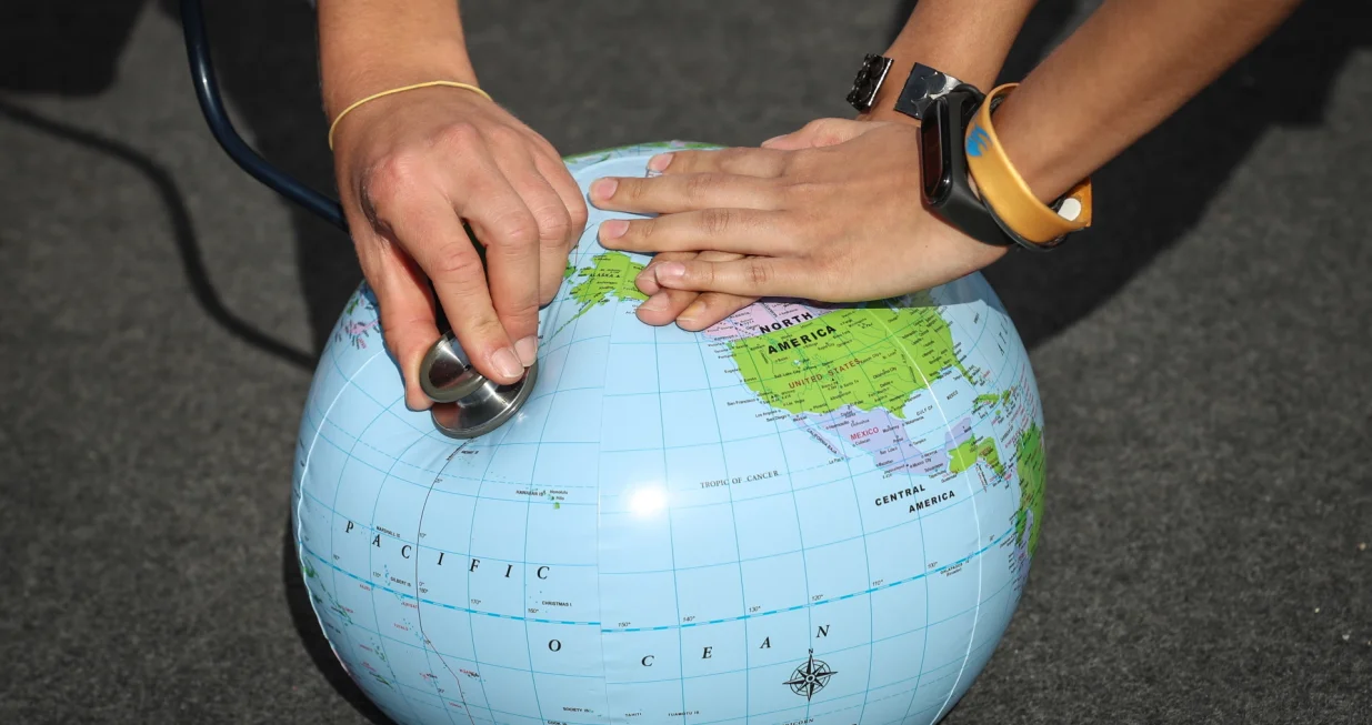 epa10308032 Members of The Global Climate & Health Alliance take part in a protest during the 2022 United Nations Climate Change Conference (COP27), in Sharm El-Sheikh, Egypt, 16 November 2022. The 1.5 degrees target is the goal of the Paris Agreement, calling for countries to take action to reduce greenhouse gas emissions in order to limit global warming. EPA/SEDAT SUNA/Sedat Suna