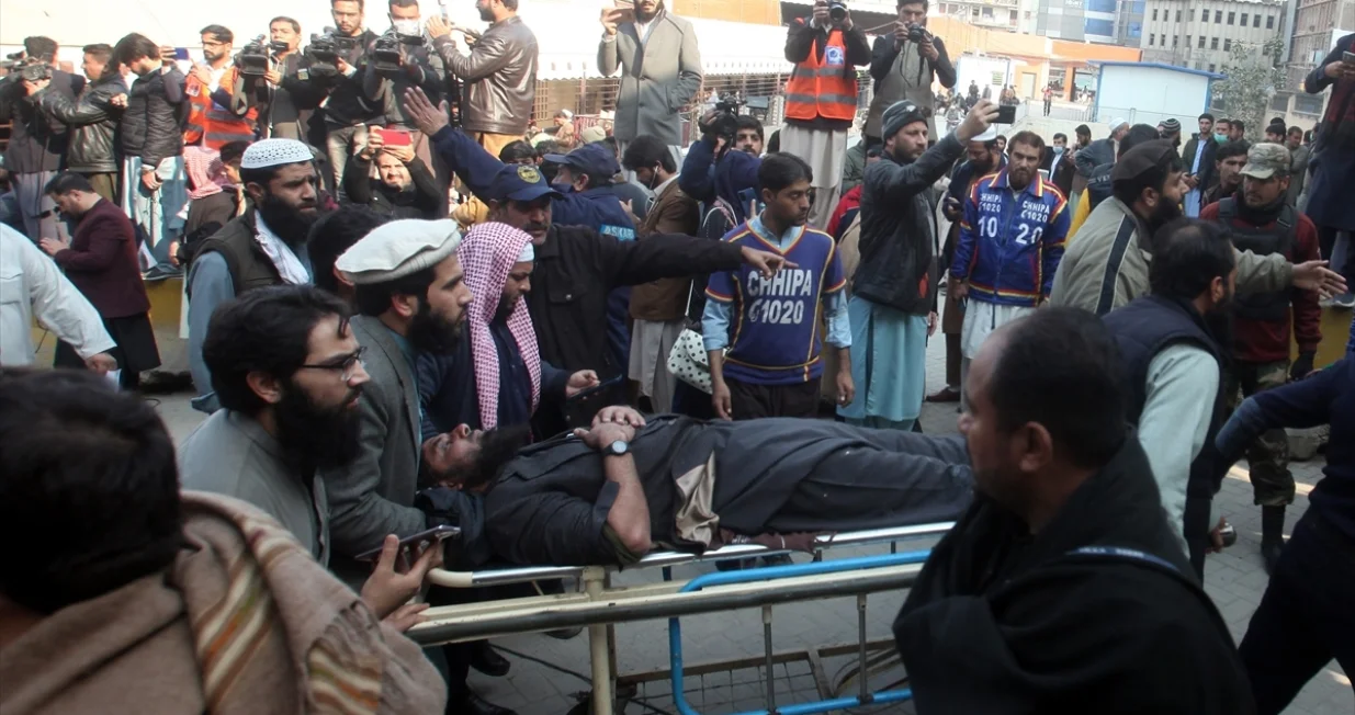 Bomba&scaron; samoubica je aktivirao eksploziv na početku molitve/Anadolija/