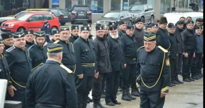 Postrojavanje u Vi&scaron;egradu/