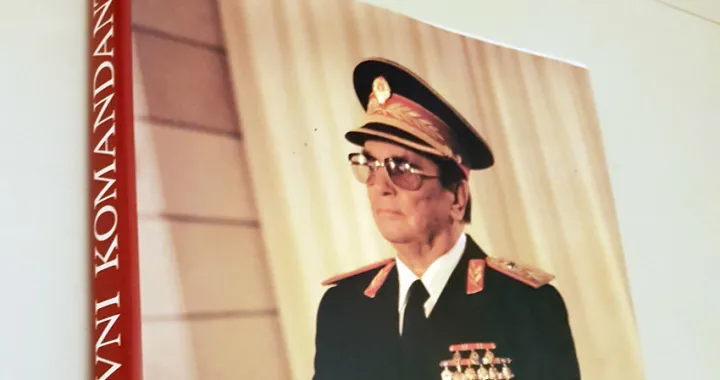 Knjiga na poklon: Tito - vrhovni komandant, Miralem Pervizović/Privatni Album