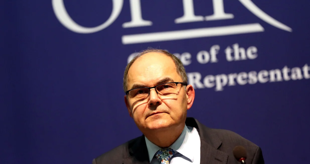 epa10225104 The High Representative and Special Representative of the EU in Bosnia and Herzegovina, German diplomat Christian Schmidt, gives a press conference, in Sarajevo, Bosnia and Herzegovina, 05 October 2022. Schmidt spoke about his decision to amend election laws following general elections on 02 October, noting that the amendments were to address post-election negotiations on party coalitions and not the held elections. EPA/FEHIM DEMIR/Fehim Demir