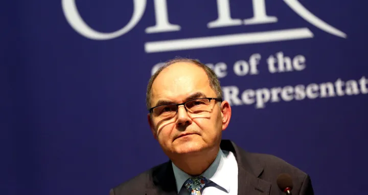 epa10225104 The High Representative and Special Representative of the EU in Bosnia and Herzegovina, German diplomat Christian Schmidt, gives a press conference, in Sarajevo, Bosnia and Herzegovina, 05 October 2022. Schmidt spoke about his decision to amend election laws following general elections on 02 October, noting that the amendments were to address post-election negotiations on party coalitions and not the held elections. EPA/FEHIM DEMIR/Fehim Demir