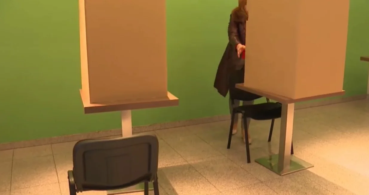 Kutije su okrenute prema zidu/Screenshot/