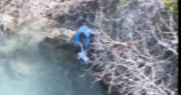 Kroz granje izvukao mališana koji je plutao u hladnoj reci/Screenshot/