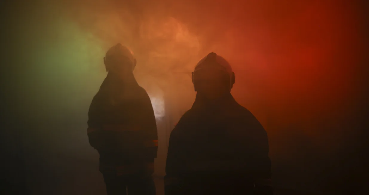 Da hrabrost nije vrlina rezervisana samo za muškarce dokazuju i žene vatrogasci u Turskoj, koje su svakodnevno spremne da se suoče s vatrenim stihijama, riskirajući vlastite živote.<br><br>Rame uz rame sa muškim kolegama, žene vatrogasne jedinice u Ankari obavljaju svakodnevne poslove na terenu. (Doğukan Keskinkılıç - Anadolu Agency)/Doğukan Keskinkılıç