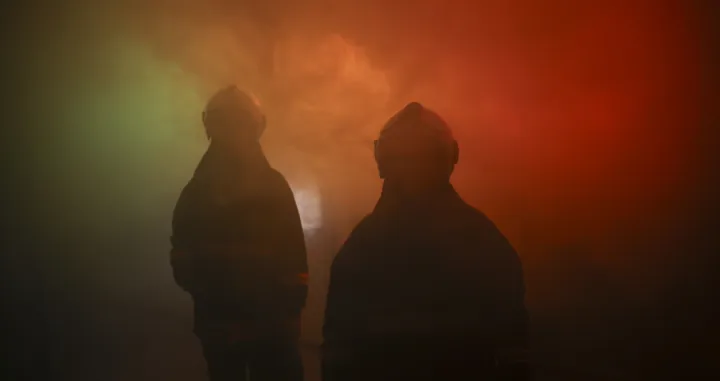 Da hrabrost nije vrlina rezervisana samo za muškarce dokazuju i žene vatrogasci u Turskoj, koje su svakodnevno spremne da se suoče s vatrenim stihijama, riskirajući vlastite živote.<br><br>Rame uz rame sa muškim kolegama, žene vatrogasne jedinice u Ankari obavljaju svakodnevne poslove na terenu. (Doğukan Keskinkılıç - Anadolu Agency)/Doğukan Keskinkılıç