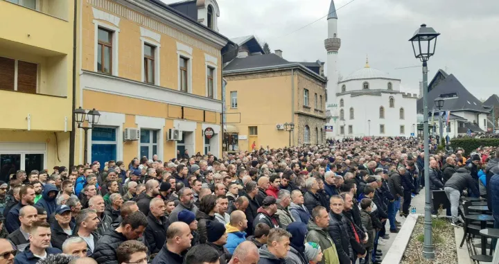 Dženaza-namaz: Senad Po&scaron;ko, Elvir Čagalj i Selvedin Crnac, Jajce/Jajce-online