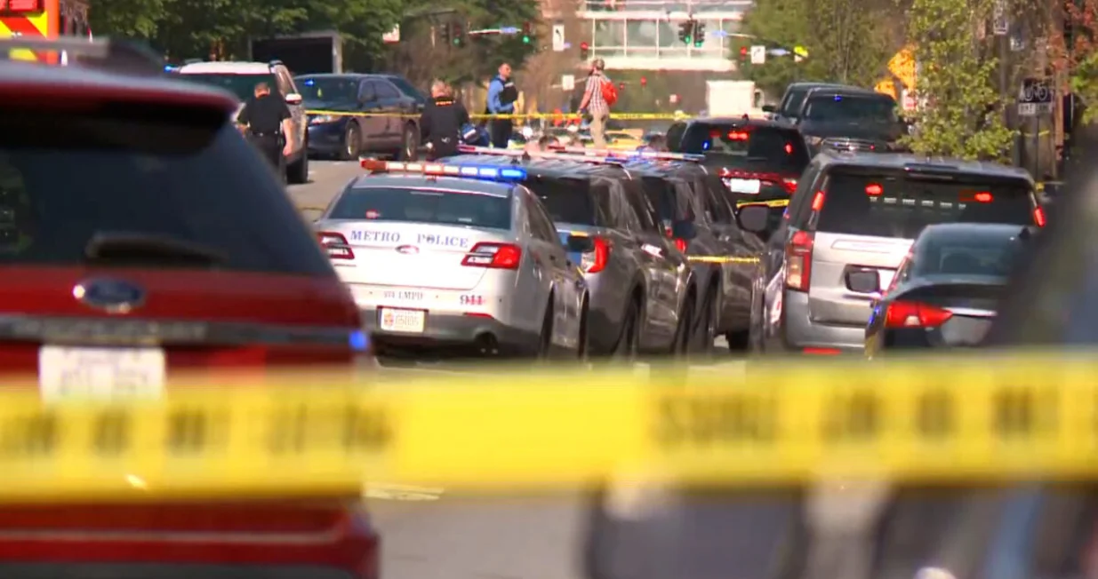 Pucnjava, Louisville, Kentucky (SAD)/Armradio