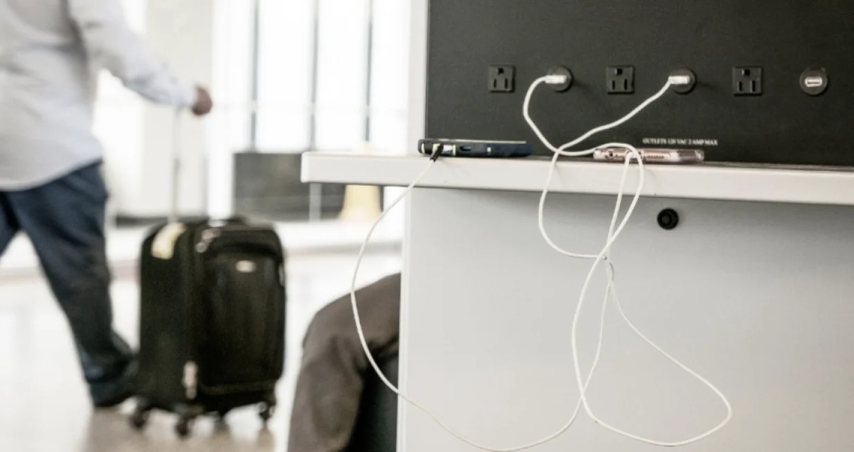 Najbolje je puniti mobitel kod kuće/ FBI Denver/Twitter/