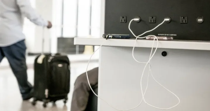 Najbolje je puniti mobitel kod kuće/ FBI Denver/Twitter/