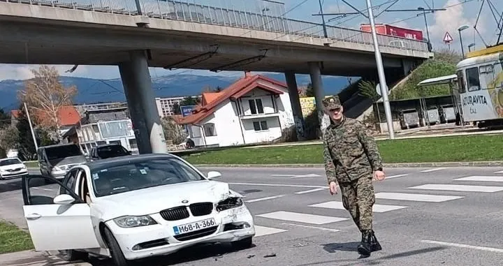 Intervencija vojnika OS BiH nakon saobraćajne nesreće u Sarajevu/