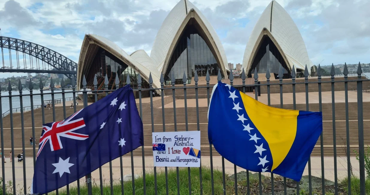 Protesti u Sydneyu, protesti za BiH, Sydyney Opera House, Vijeće bosanske zajednice Novog Južnog Velsa (NJV)/Vijeće Bosanska Zajednice Njv