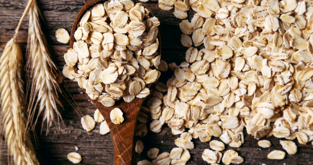 Food. Oatmeal on the table/Yeko Photo Studio