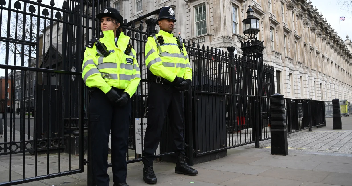 epa09722865 Police stand outside No.10 Downing Street in London, Britain, 02 February 2022. British Prime Minister Boris Johnson remains under pressure over the 'partygate' allegations where he is said to have attended a garden party at Downing Street during lockdown in May 2020. Johnson is set to face MP's during Prime Minister's Questions at parliament. EPA/ANDY RAIN/Andy Rain