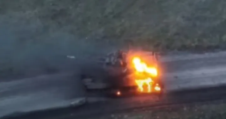 Ukrajinci uni&scaron;tavaju ruski tenk/