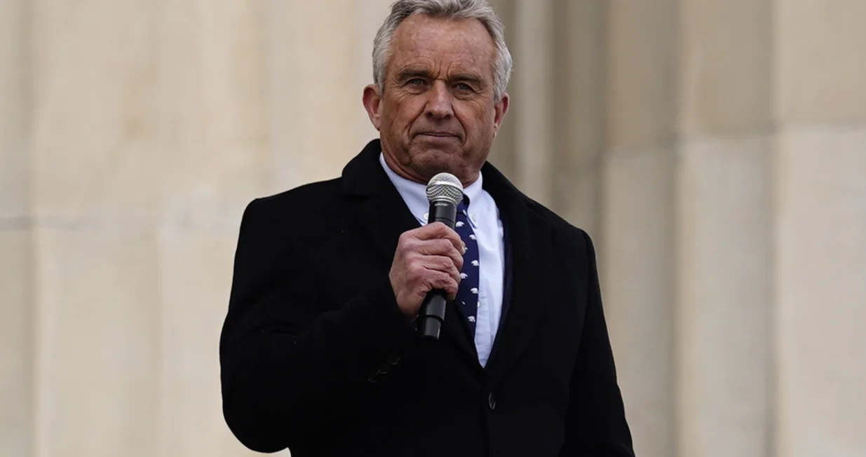 epa09705475 Robert F. Kennedy Jr speaks at the 'Defeat the Mandates' rally in Washington, DC, USA, 23 January 2022. Several thousand protesters attended the event, despite the Covid-19 vaccines proving to be safe and effective. EPA/WILL OLIVER/Will Oliver