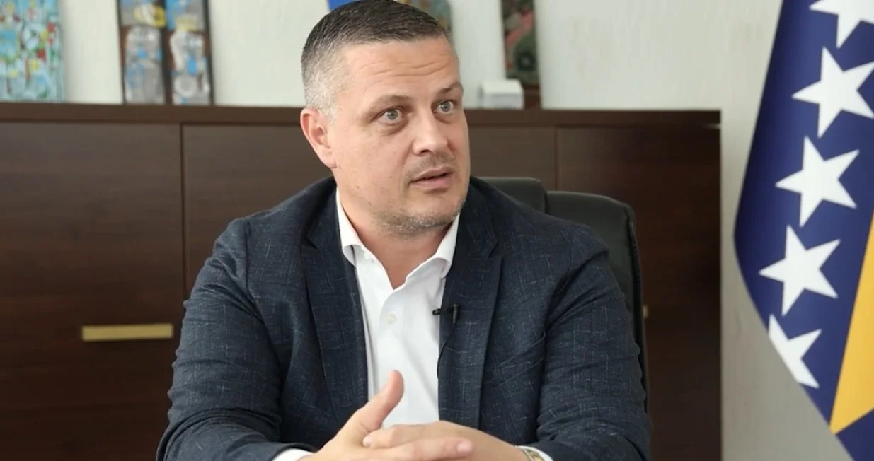 Mijatović kaže da je/