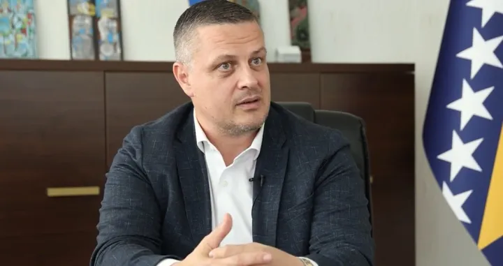 Mijatović kaže da je/