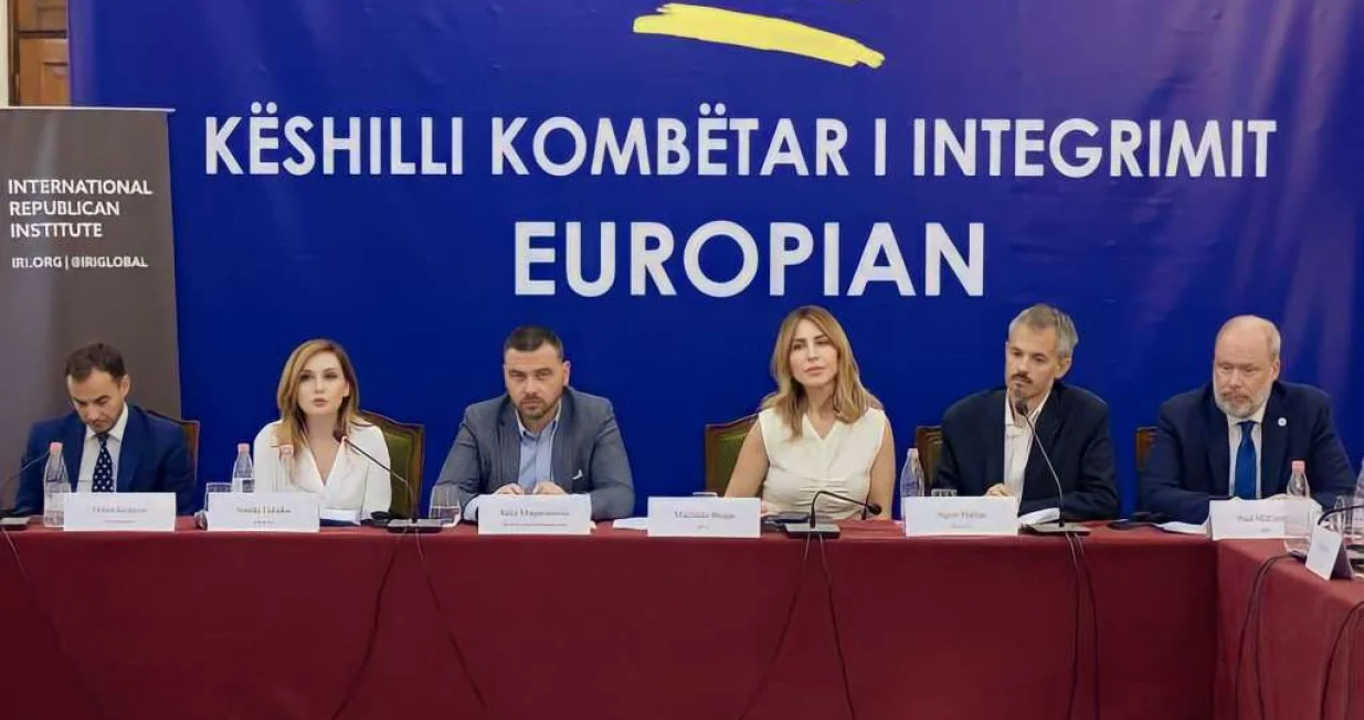 Magazinović u tirani/