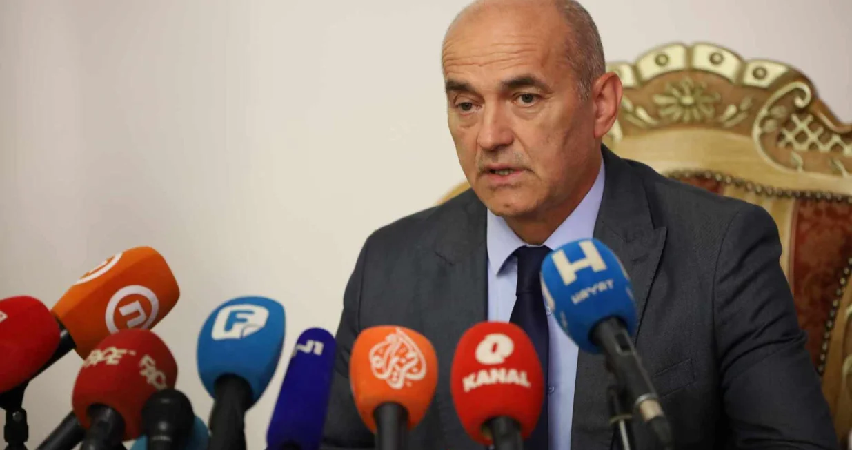 &Scaron;krijej:/Senad Gubelić/
