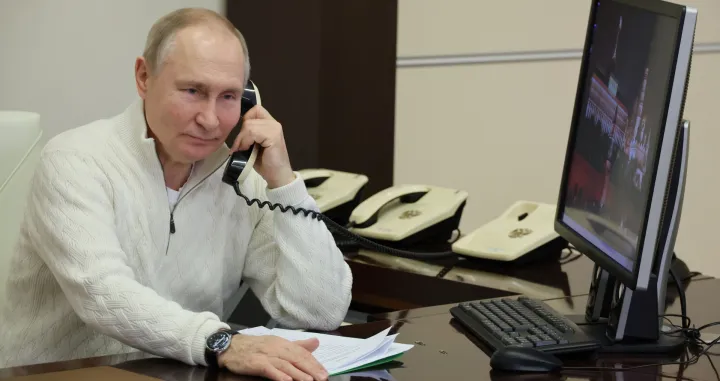 epa10391045 Russian President Vladimir Putin speaks on the phone to seven-year-old David Shmelev from Stavropol Krai region, who took part in the New Year Tree of Wishes nationwide charity campaign, at the Novo-Ogaryovo state residence, outside Moscow, Russia, 05 January 2023. Putin on 05 January called for a 36-hour ceasefire in Ukraine to mark Orthodox Christmas. EPA/MIKHAEL KLIMENTYEV/SPUTNIK/KREMLIN POOL MANDATORY CREDIT/Mikhael Klimentyev/Sputnik/Kremlin Pool