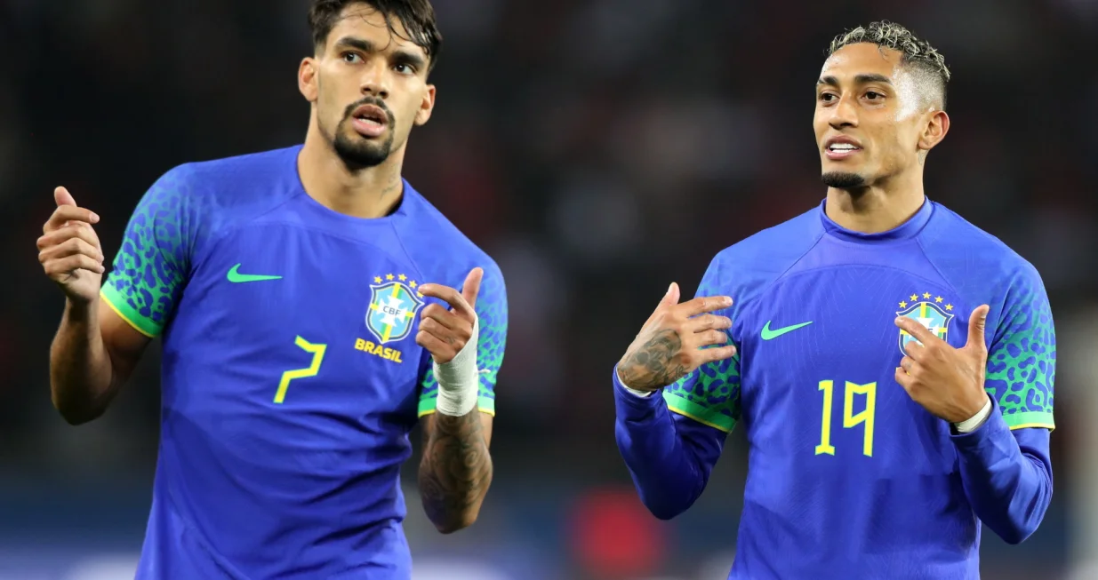 epa10210248 Raphinha (R) of Brazil celebrates with teammate Lucas Paqueta (L) after scoring the 4-1 lead during the International Friendly soccer match between Brazil and Tunisia in Paris, France, 27 September 2022. EPA/MOHAMMED BADRA