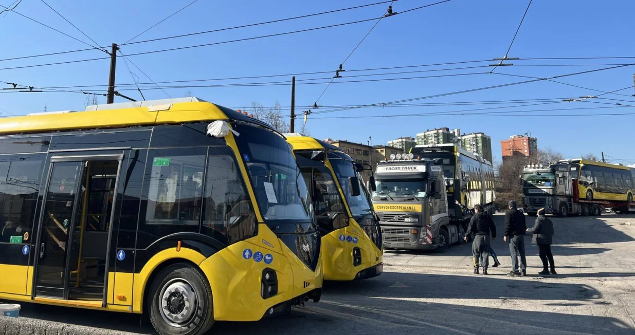 novi trolejbusi u depou/