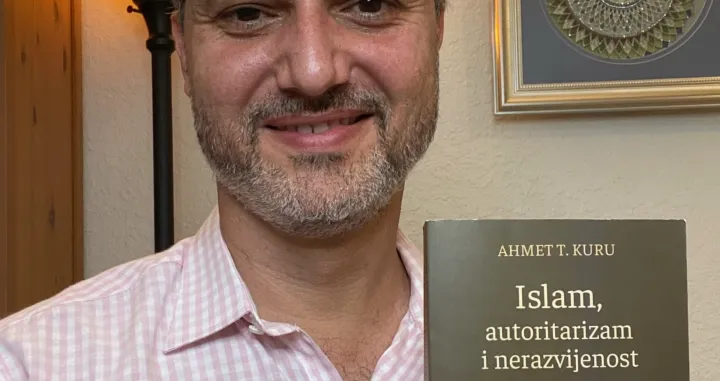 Ahmet Kuru/