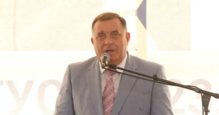 / SINI&Scaron;A PA&Scaron;ALIĆ/RINGIER// Sini&Scaron;a Pa&Scaron;aliĆ/Ringier