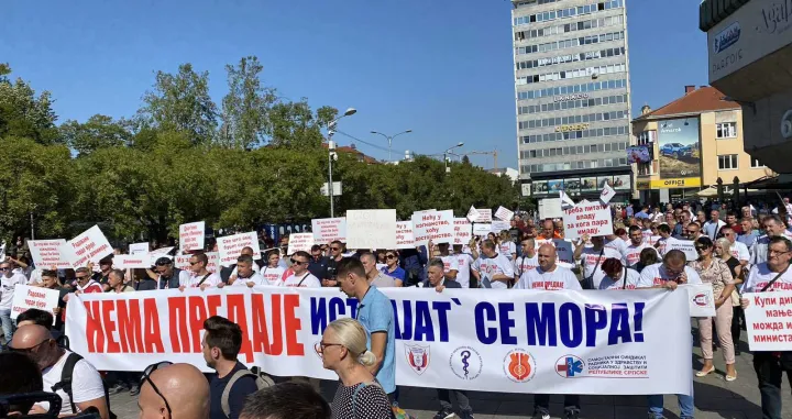 Protest članova pet sindikata održan je u petak u Banjoj Luci /Goran Dakić/