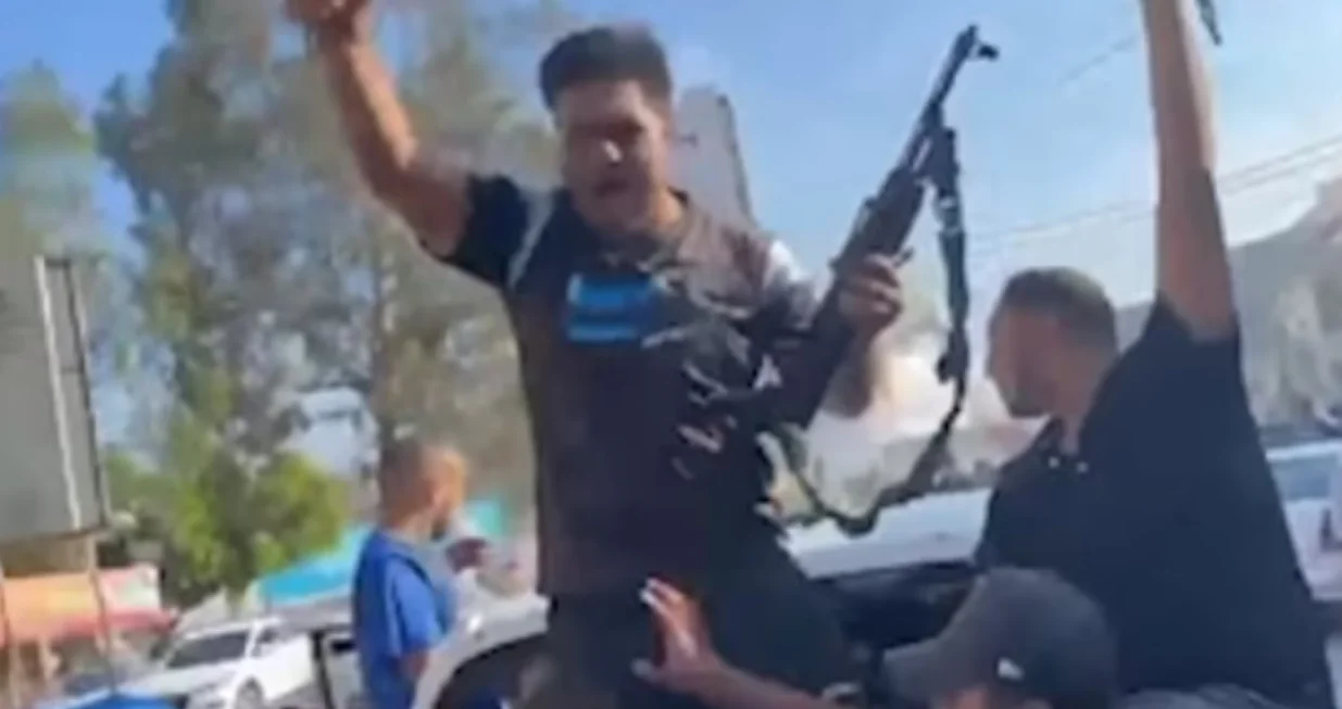 Hamasovci su njeno tijelo vozili na kamionetu/ Screenshot/