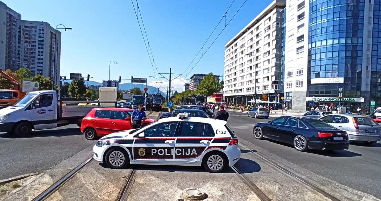 Otoka zastoj tramvaja zbog saobraćajne nesreće./Senad Gubelić