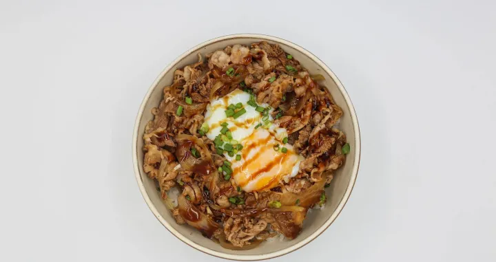 Gyudon je jedno od napopularnijih jela koja je japanska kuhinja iznjedrila/Pexels/