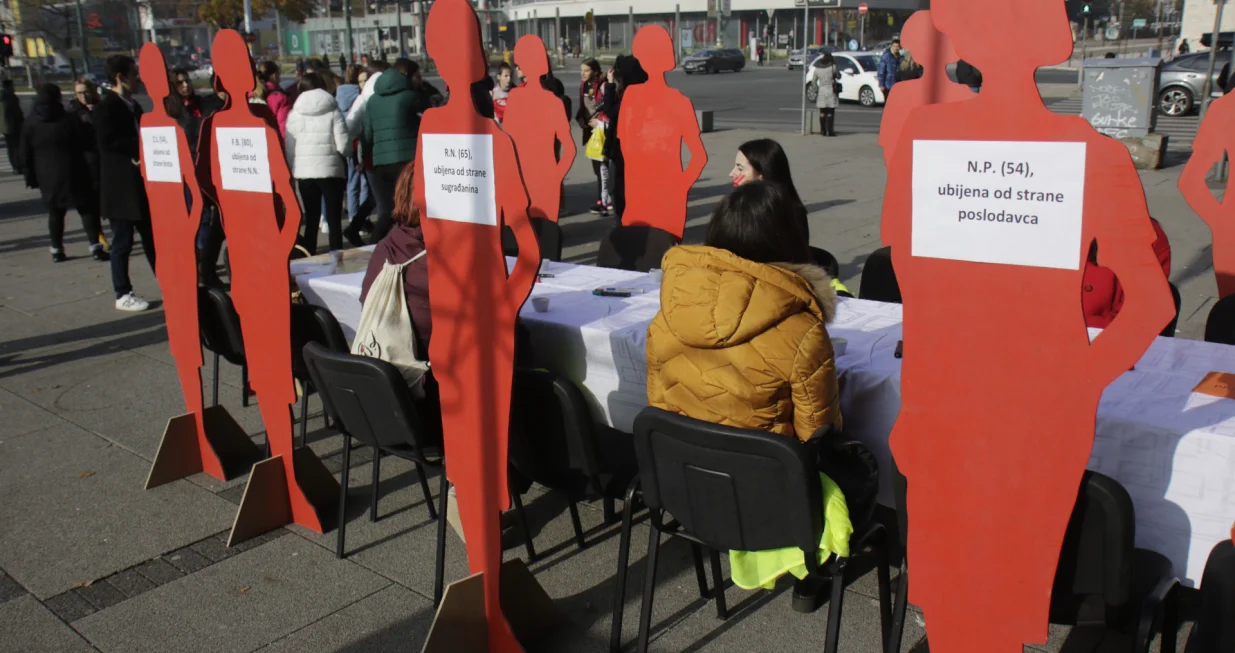 Stop Femicidu ulični performans fondacija CURE ispred scc/Senad Gubelić