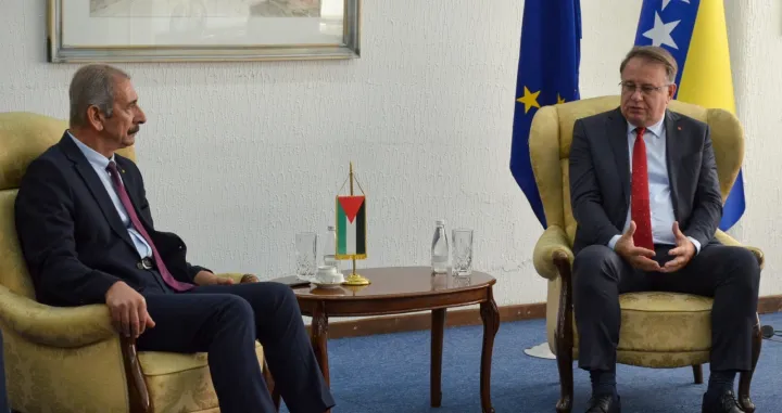Nermin Nik&scaron;ić i ambasador Palestine Rezeq Namoora/