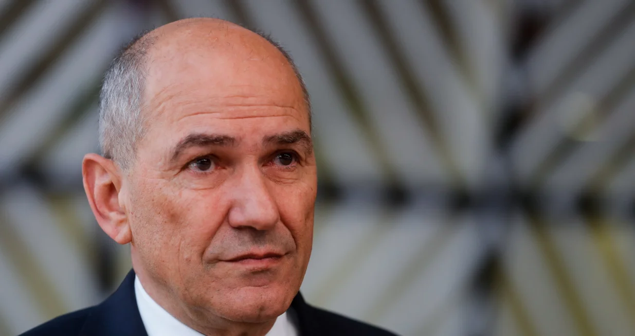 epa09987361 Slovenian Prime Minister Janez Jansa speaks to the press as he arrives to attend the second day of the Special meeting of the European Council on Ukraine, in Brussels, Belgium, 31 May 2022. EPA/STEPHANIE LECOCQ/Stephanie Lecocq