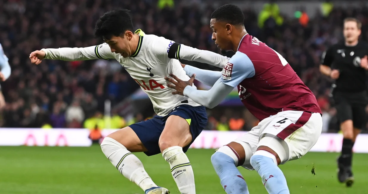 epa10385543 Son Heung-Min (L) of Tottenham in action against Ezri Konsa (R) of Villa during the English Premier League soccer match between Tottenham Hotspur and Aston Villa in London, Britain, 01 January 2023. EPA/Neil Hall EDITORIAL USE ONLY. No use with unauthorized audio, video, data, fixture lists, club/league logos or 'live' services. Online in-match use limited to 120 images, no video emulation. No use in betting, games or single club/league/player publications