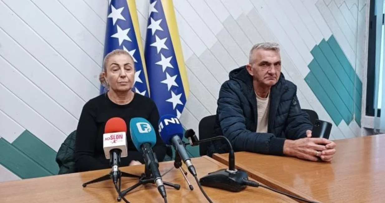 Tetka i tetak nizame Hećimović/Vijesti.ba/