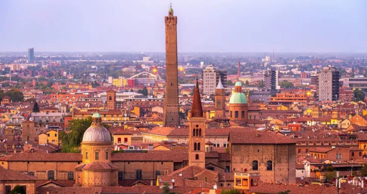 Krivi toranj u Bolonji zatvoren zbog straha da bi se mogao sru&scaron;iti<br>/Casafari.com