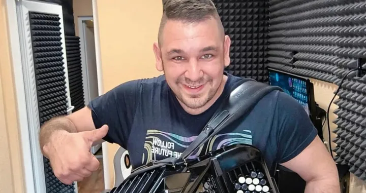 Samir Nurkić pokazao kako praznična pjesma zvuči u regionu/Facebook/samir Nurkić