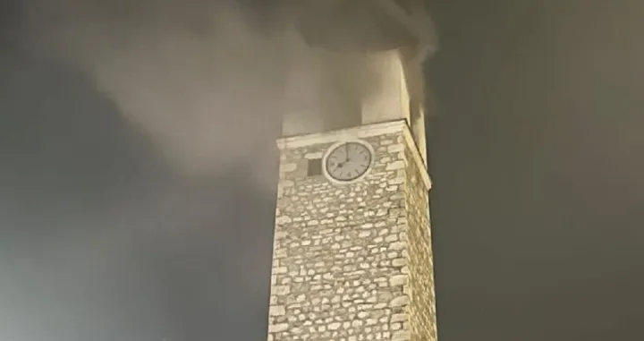 Izbio požar na sahat-kuli u Pljevljima<br><br>/