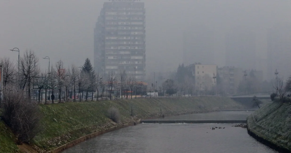 Magla smog zagađenje maska/Senad Gubelić