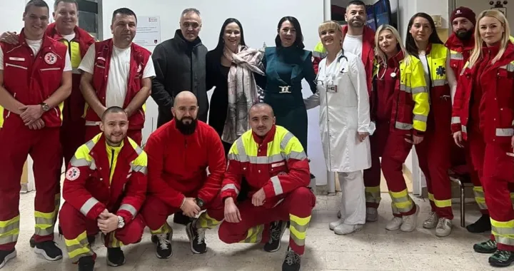 Gradonačelnica sa dežurnom ekipom Hitne pomoći/ Benjamina Karić/ Facebook/