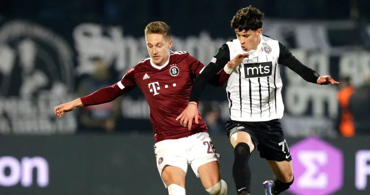 epa09782131 Sparta's Tomas Wiesner (L) in action against Partizan's Nemanja Jovic (R) during the UEFA Europa Conference League playoff, second leg soccer match between Partizan Belgrade and Sparta Prague in Belgrade, Serbia, 24 February 2022. EPA/ANDREJ CUKIC