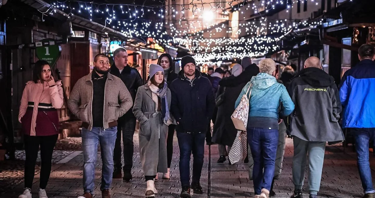 Sarajevo Nova Godina, &scaron;etnja u Sarajevu, centar Sarajeva, večernja &scaron;etnja/
