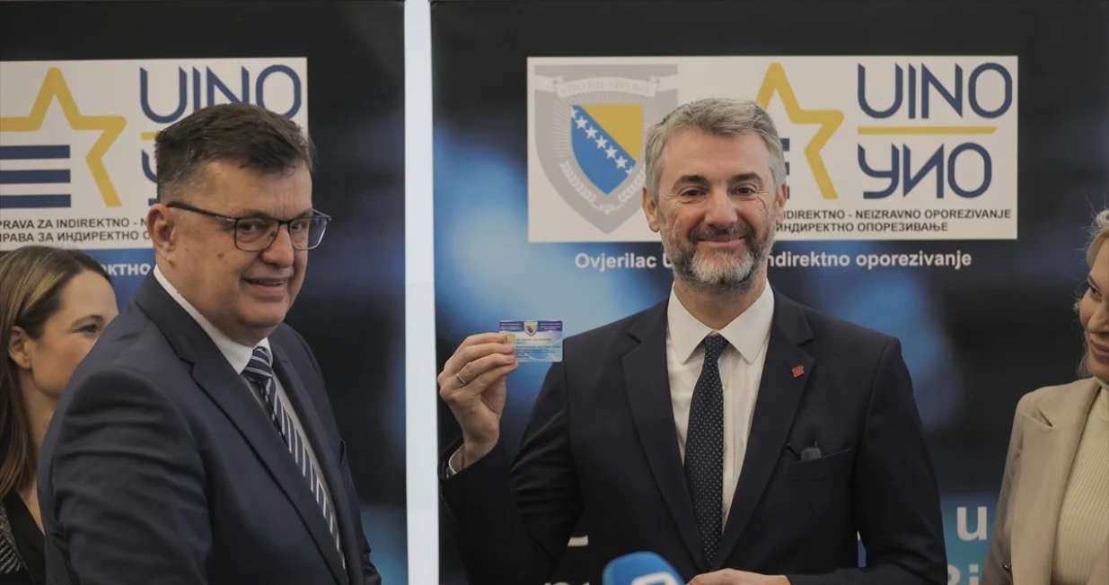 Digitalni kvalifikovani potpis, uručenje kartice, kartica (UIO BiH), Zoran Tegeltija, Edin Forto/Anadolija