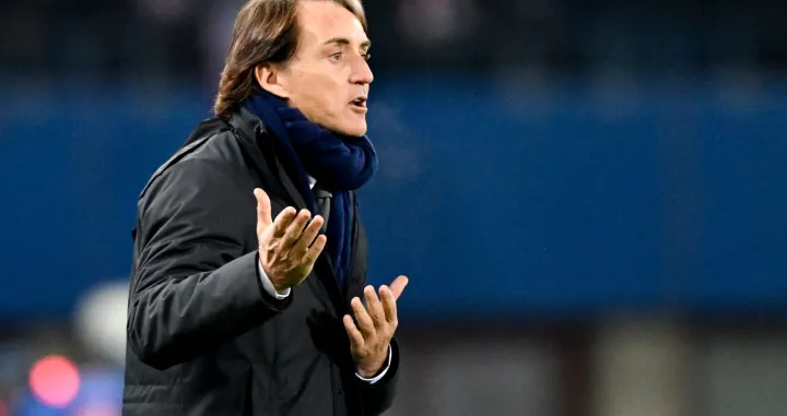 epa10316760 Italy's head coach Roberto Mancini reacts during the international friendly soccer match between Austria and Italy in Vienna, Austria, 20 November 2022. EPA/CHRISTIAN BRUNA