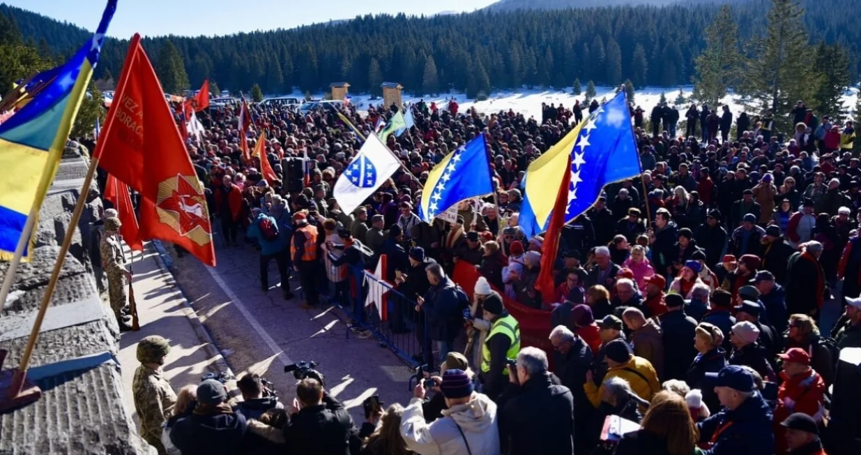 Na Igmanu se danas okupilo nekoliko hiljada antifa&scaron;ista/Klix/