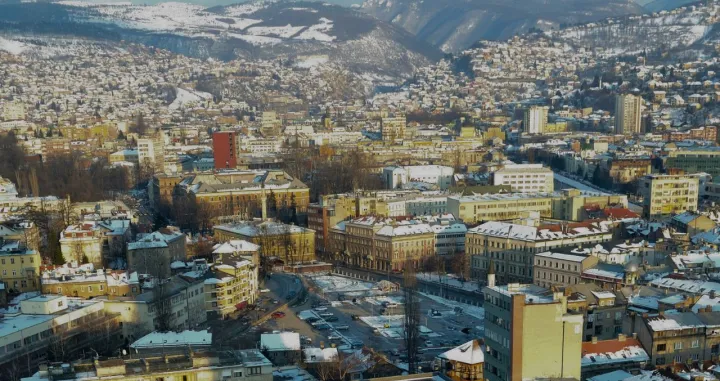 Hoće li decembar biti decembar? Ilustracija/ Canva/