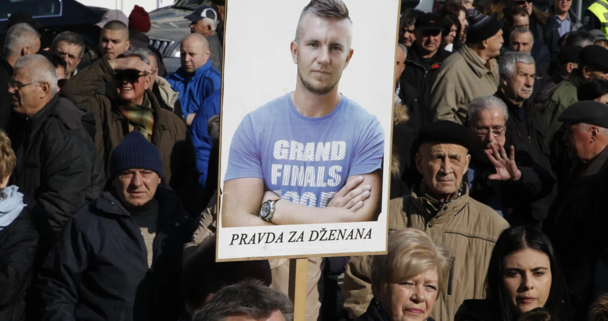 Protesti Dženan Memić ispred Narodnog pozori&scaron;ta/Amer Kajmović 